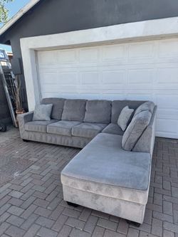 GREY SECTIONAL COUCH ***FREE DELIVERY ***