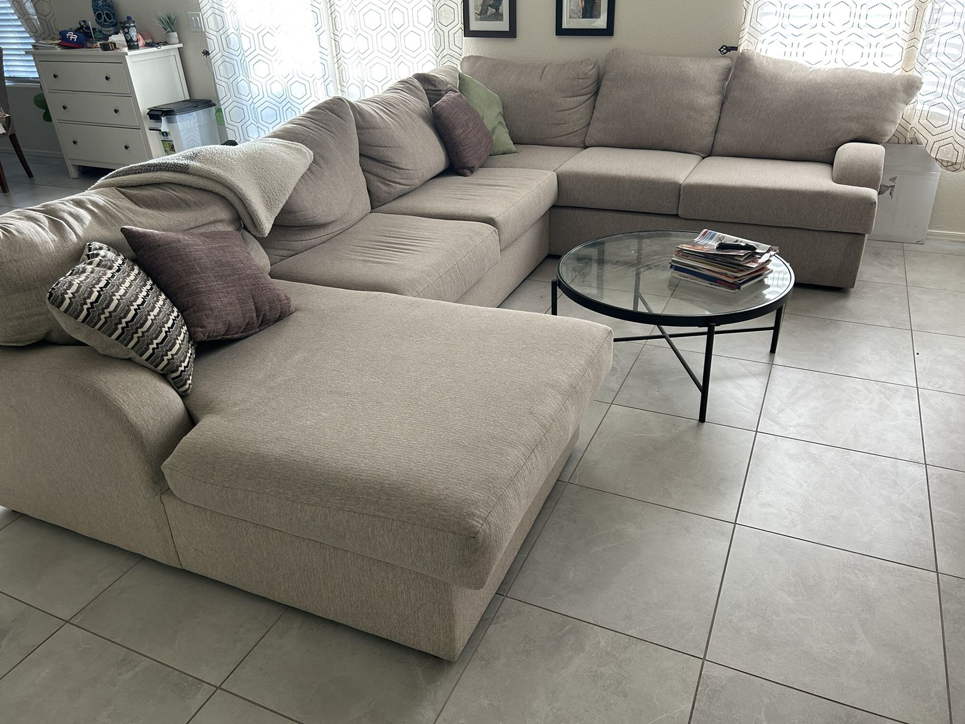 Living Spaces - Sectional(Esteban II 2 Piece Sectional)
