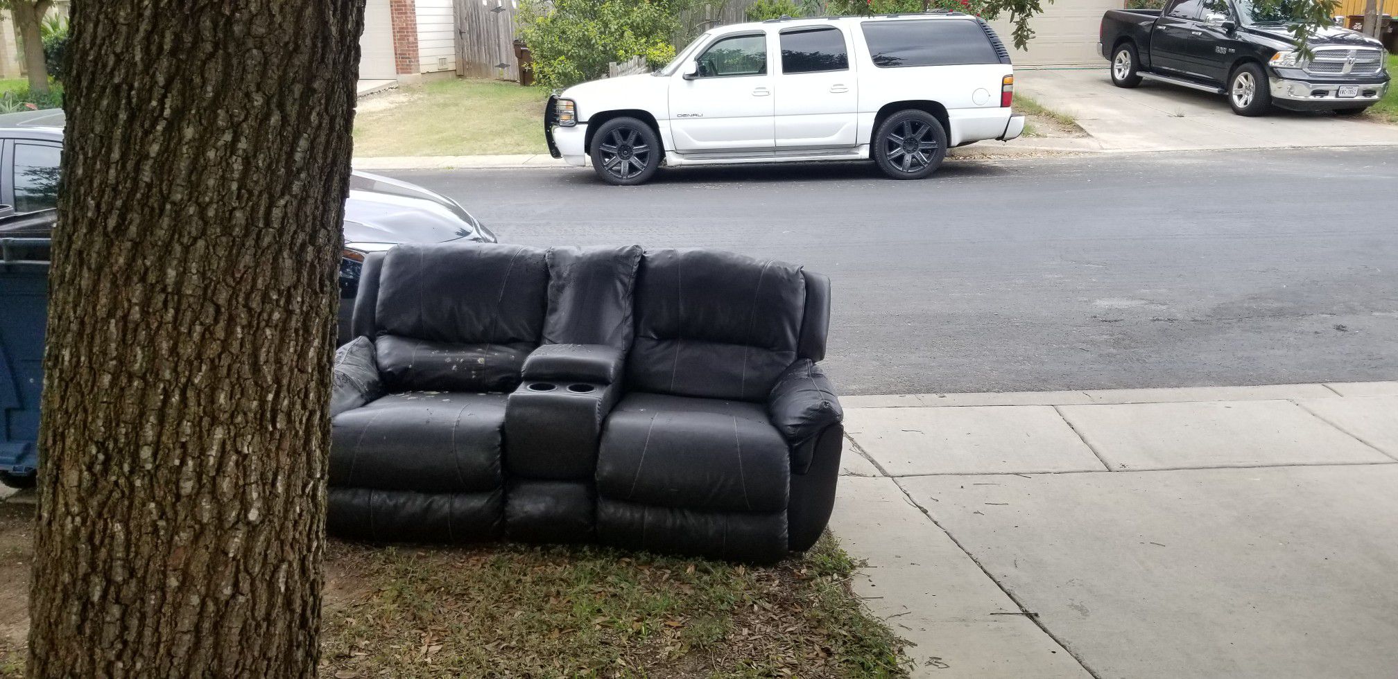 Free recliner couch with storage compartment