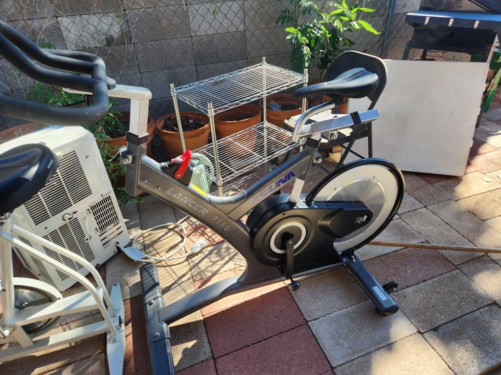 Asuna Lancer Rear Flywhell Commercial Exercise Bike 7130