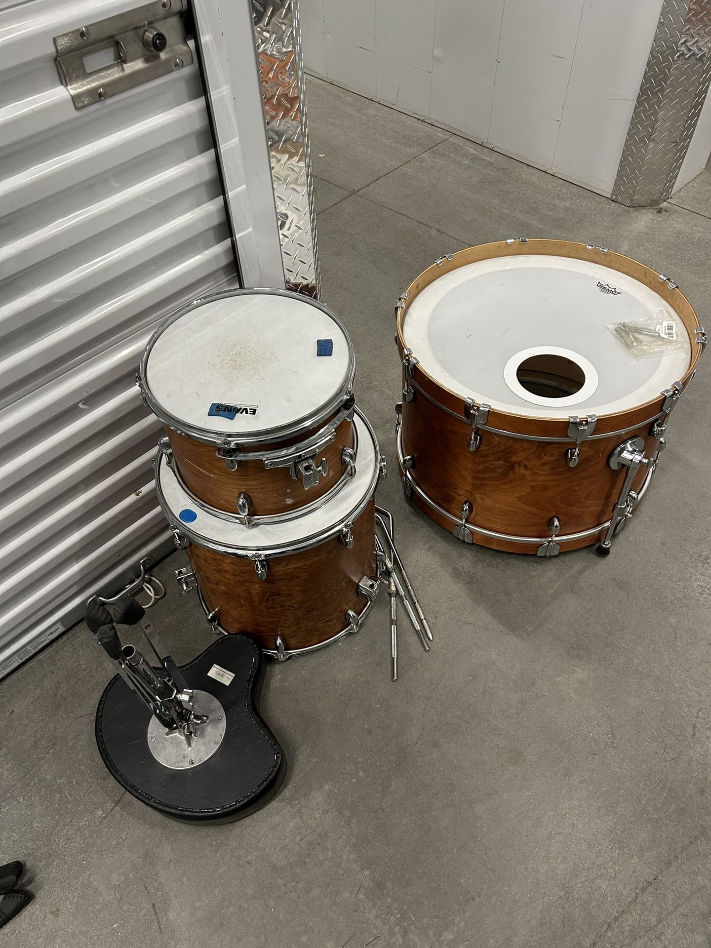 FULL DRUMSET W/ HARDWARE & CYMBALS