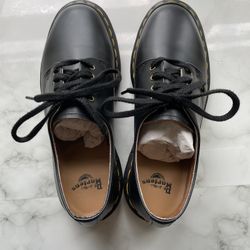 Doc Martens NEW Women Leather Oxfords 7
