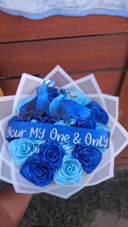 Bouquet ready to go 💙🐦