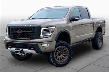 2024 NISSAN TITAN PRO-4X WITH NAVIGATION & 4WD