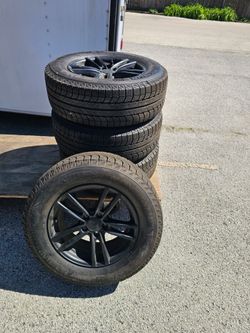 Set of tires with tims