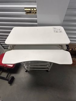 Sit to stand desk topper