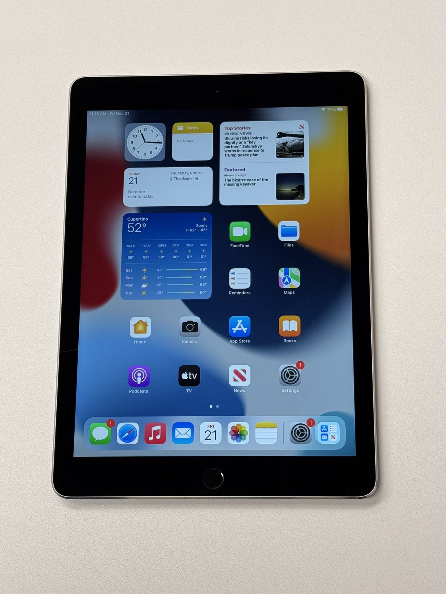 Apple iPad iPad Air 2  2nd Generation  9.7” 32GB Wi-Fi Tablet Space Gray