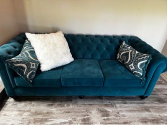 Teal Velvet Chesterfield Sofa – Like New – 86”