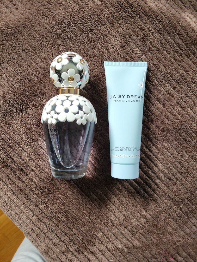 Marc Jacob's DAISY DREAM Perfume & Lotion