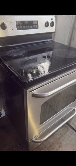 Electric stove with oven
