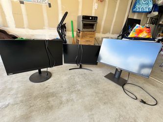 3 Computer Monitors with Docking Station