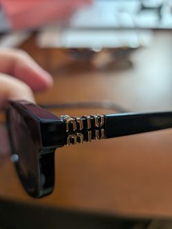 Women's designer style sunglasses. Shipping available