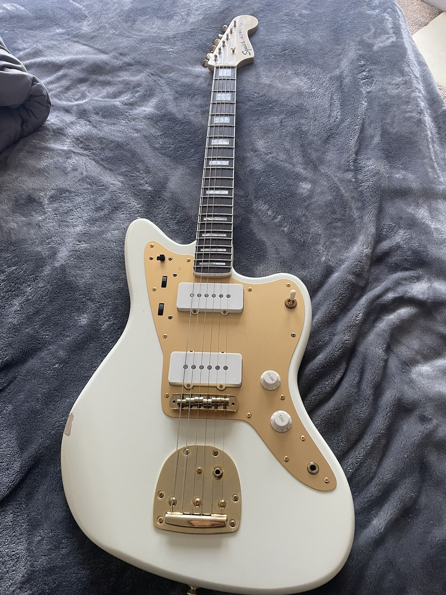 Squire 40th Anniversary Jazzmaster Gold Edition [no Trade]