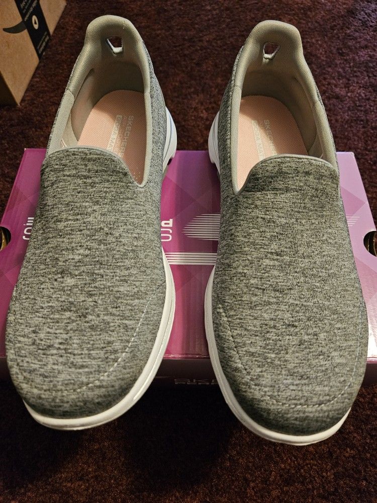 Womens Sketchers Go Walk Shoes 8.5 Wide