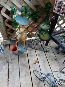 Patio Deco Iron Pieces Frogs Music's ,Tricycles, Miniature Bench,Plastic Owl ...Etc Ask For Prices