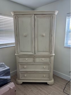Stanley Dresser with TV Cabinet