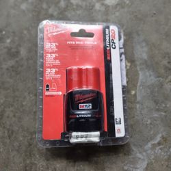 NEW MILWAUKEE 48-11-2420 M12 12-VOLT LITHIUM-ION 2AH COMPACT BATTERY PACK