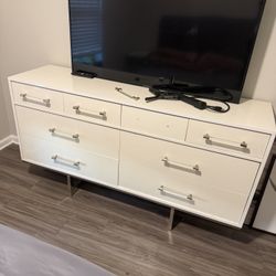 Dresser Spacious 