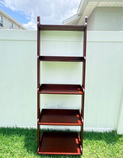 Selling a large bookshelf with 5 shelves, 71 x 25.5 x 14.