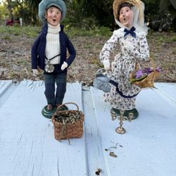 Vintage Caroler Figurines (Set of 2)