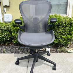 Herman miller aeron remastered (size C) office chair /fully loaded with posture fit SL