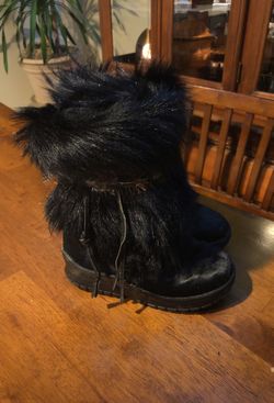Little girls BEARPAW black boots