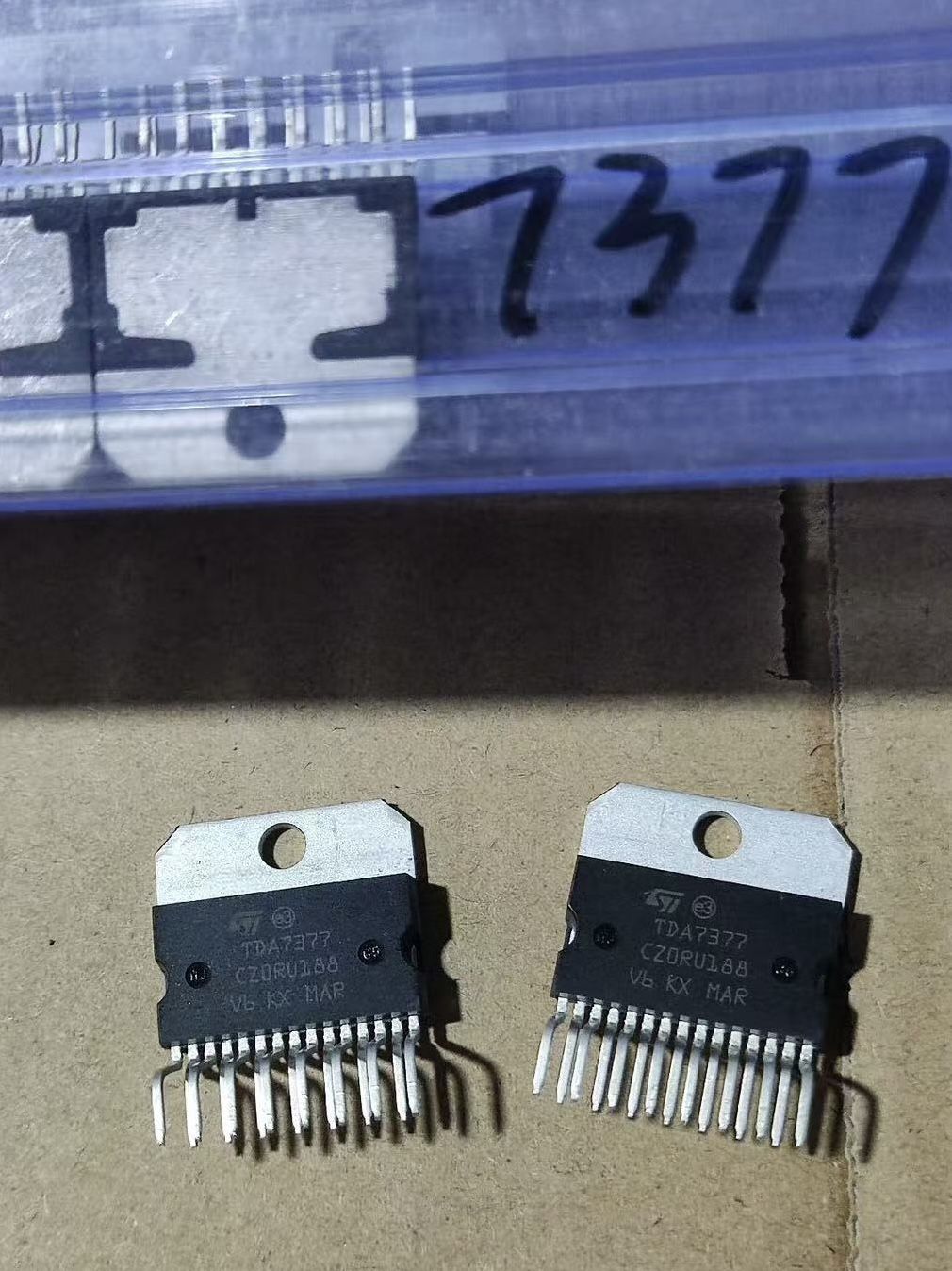 TDA7377 Supply integrated circuits