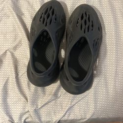 yeezy foam runners