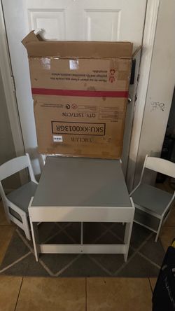 YMCLUB Kids Table and 2 Chairs Set