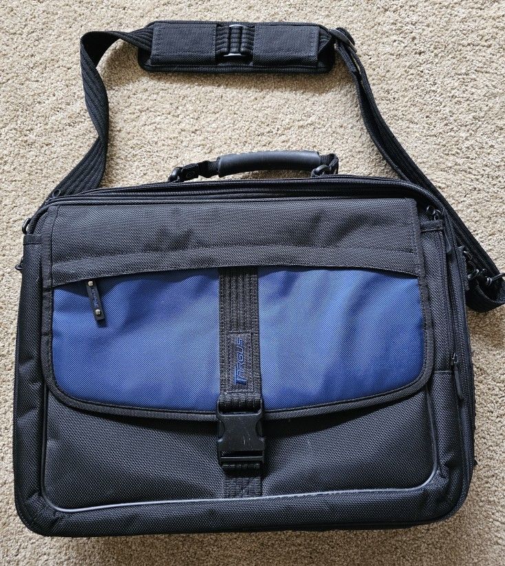 TARGUS Blue Laptop Case Like New!