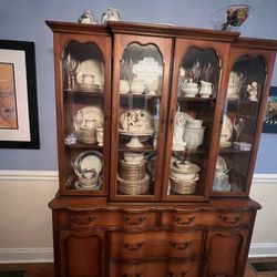 Beautiful Vintage Breakfront in Very Good Condition 2 pieces