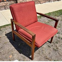 Mid Century Accent Chair. 