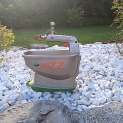 Scotts Wizz  Grass Seeder Hand Held Battery Operated 