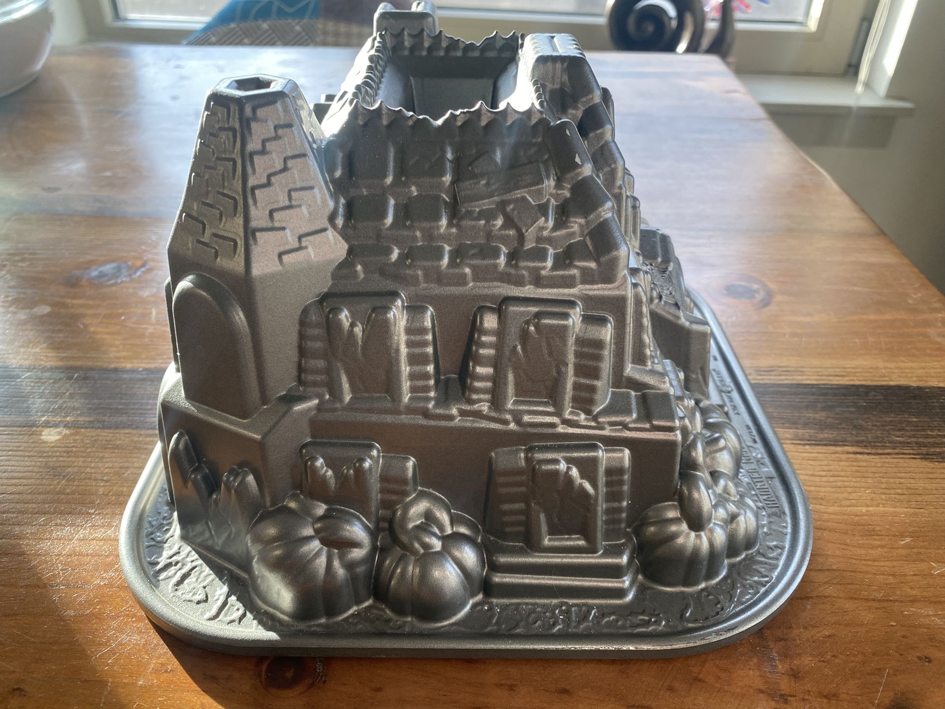Williams Sonoma Haunted House Cake Pan