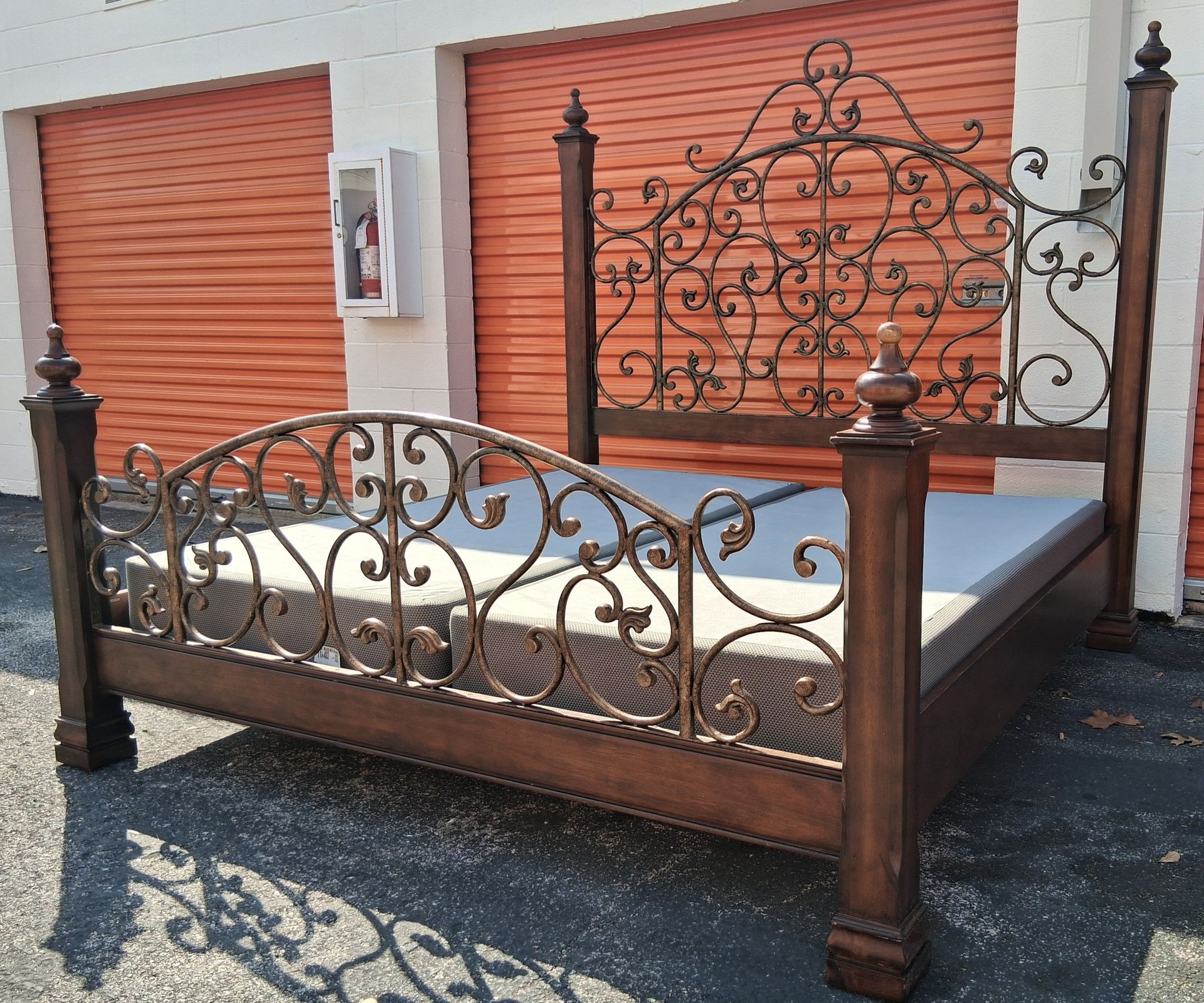 Kng Sz Bd Frm With Base Good Condition