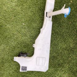 Nissan Frontier Windshield Washer Reservoir 