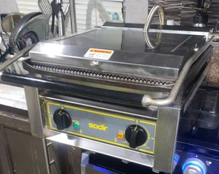 Panini Grill – Retail $1,800 – ONLY $300 (Firm) with local delivery included Excellent used condition Removed from working environment Heavy-duty c