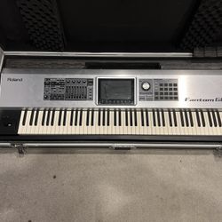 Roland Fantom G8 ( MINT)