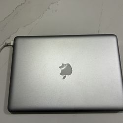 2010 MacBook Model 1278 Needs Battery Selling As Is 