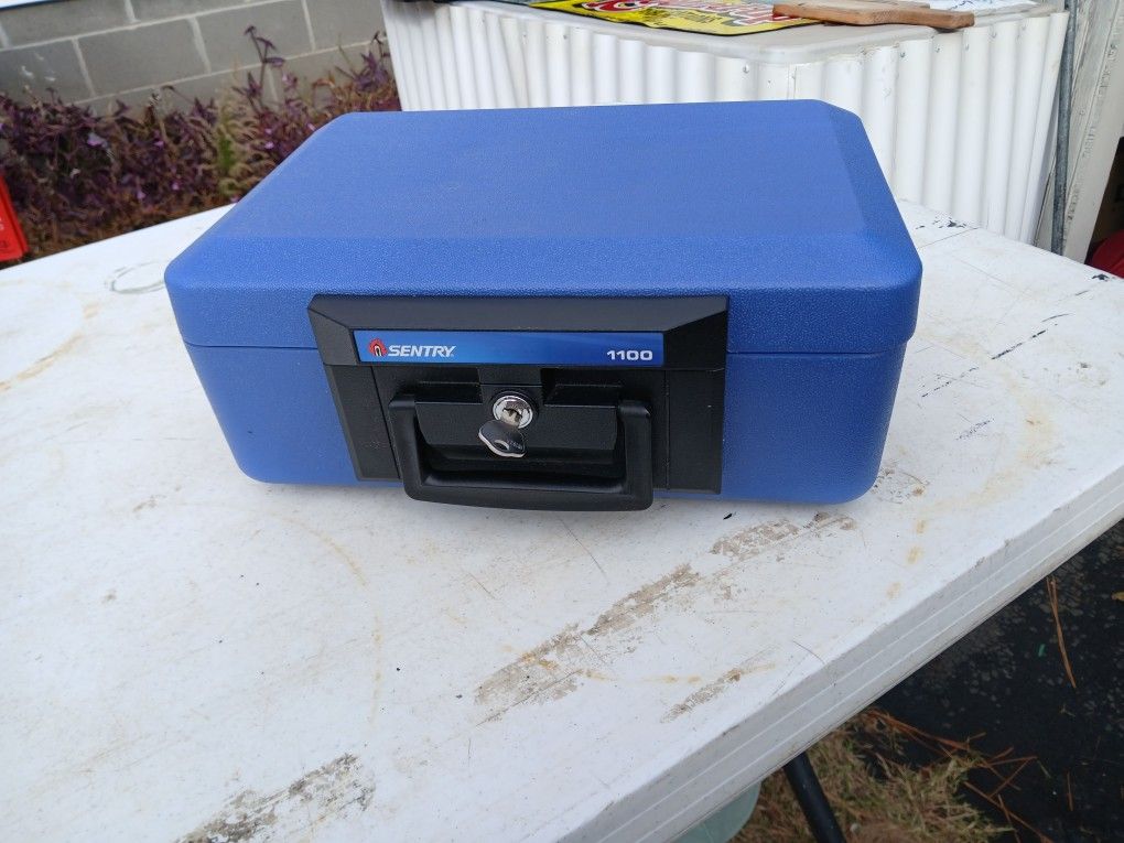 Safe/ Lock Box