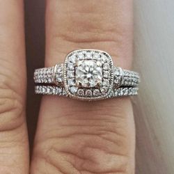 $3,500 At Zales Vera Wang Natural 3/4 Carat Diamond Engagement Ring Plus Diamond Wedding Band