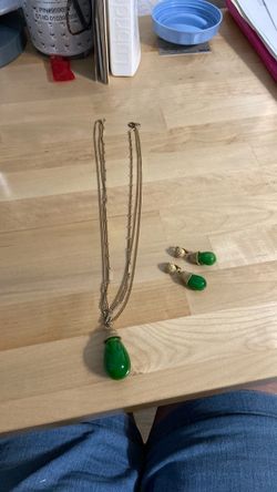 Green gold necklace earrings set