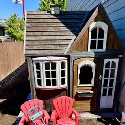 Outdoor Playhouse With Chairs 