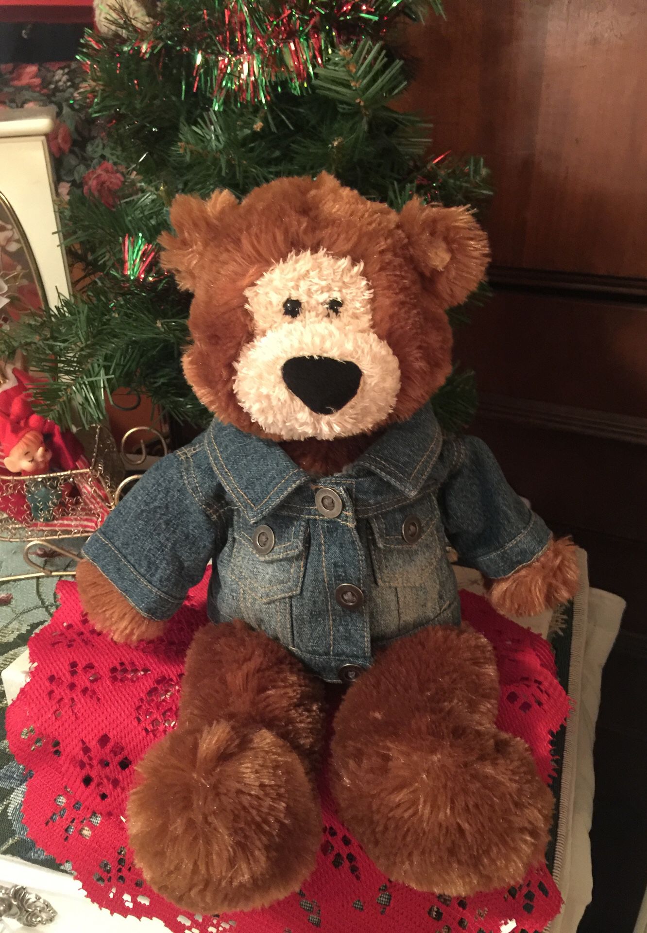 Adorable Gund” quality brand Everywhere Bear fuzzy brown with cute jean jacket “ clean nice 18 inches long non smoke. Great x- mass gift