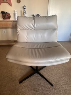 Criss cross chair