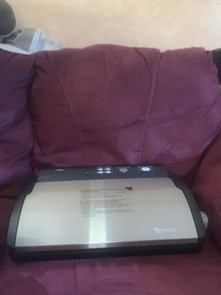 Vacuum sealer, food saver like new condition