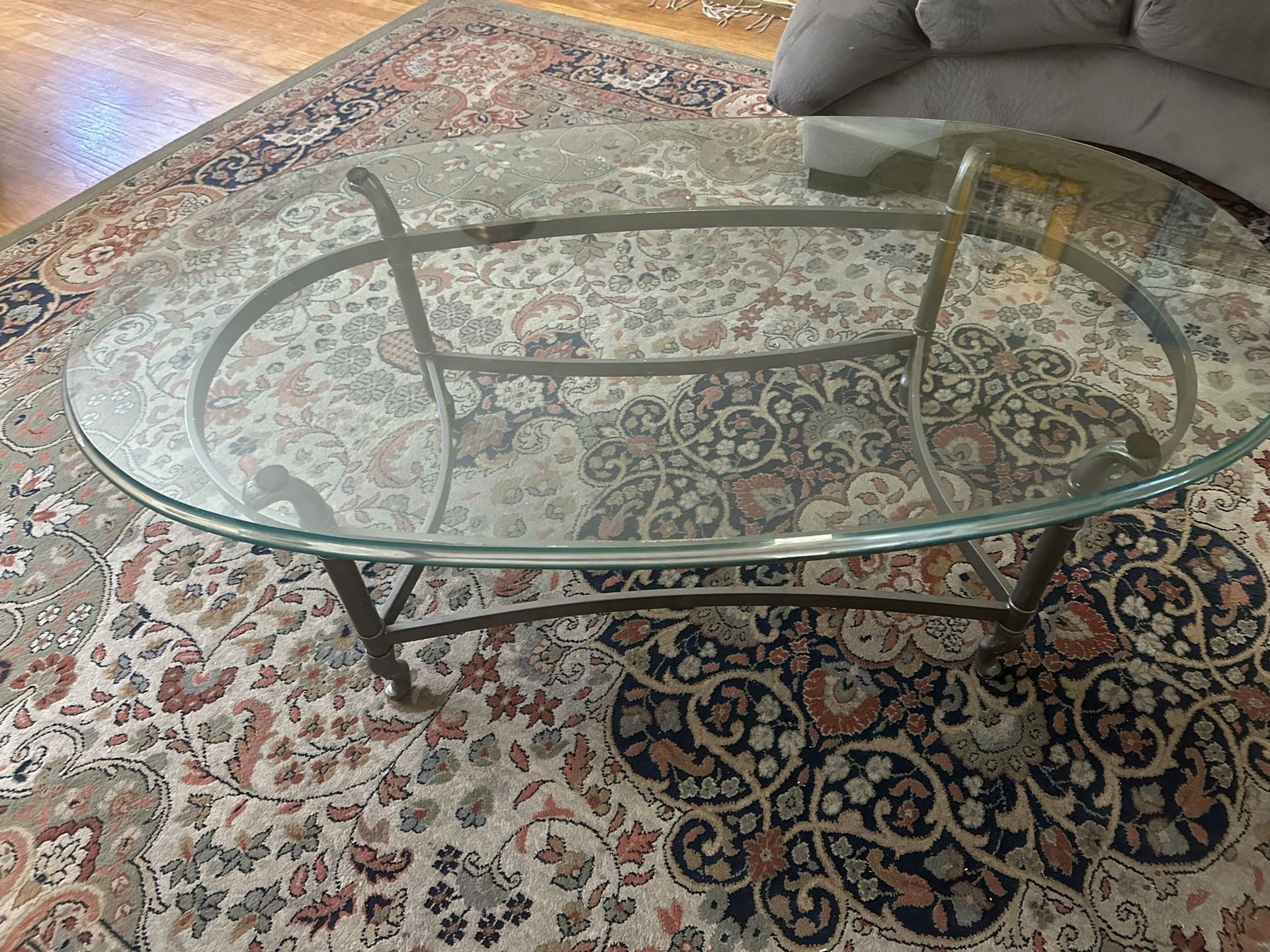 Removable glass coffee table 