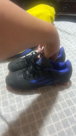 Size 7 soccer cleats like new only $20