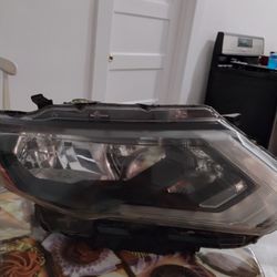 Nissan rogue Headlights Right 