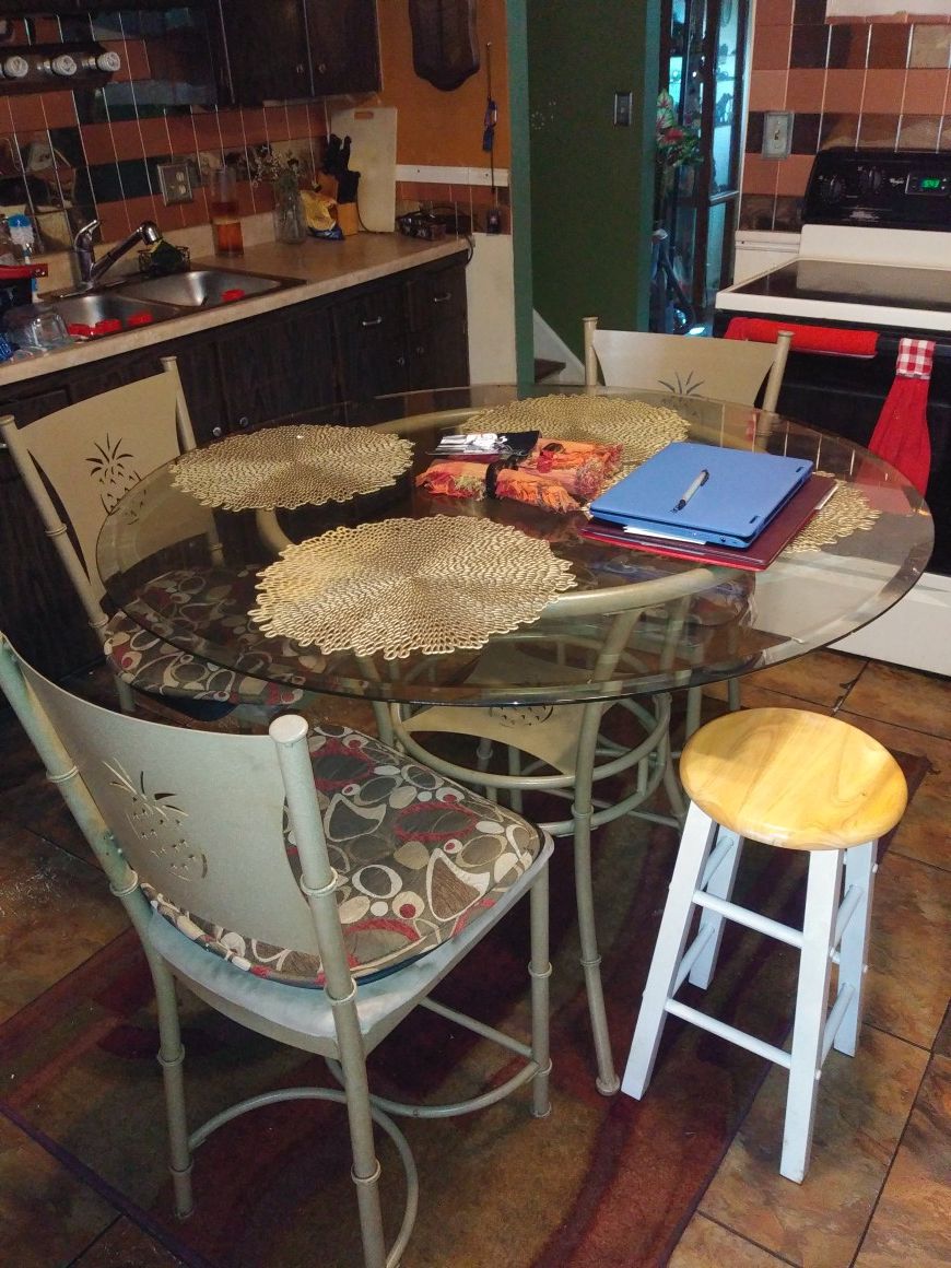 Kitchen table glass pineapple design in table and chairs